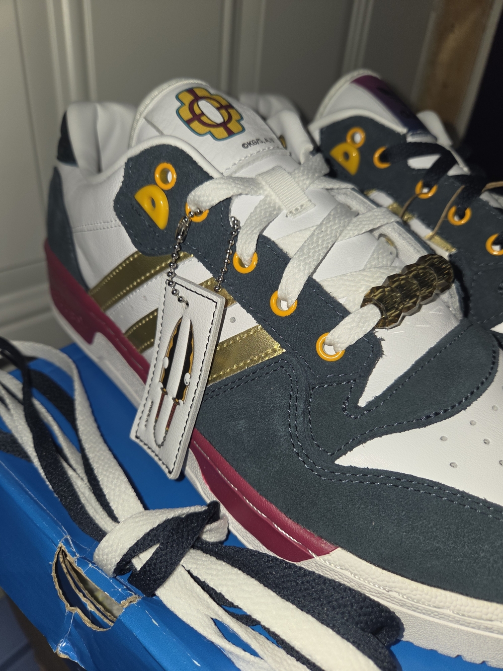 MENS 9.5 ADIDAS RIVALRY LOW DEMON SLAYER TENGEN Anime Shoes Leather 2024 Rare - Picture 4 of 13
